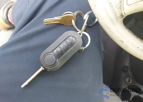 2013 Fiat 500 Pop z USA, uszkodzony, nr VIN 3C3CFFAR3DT751182